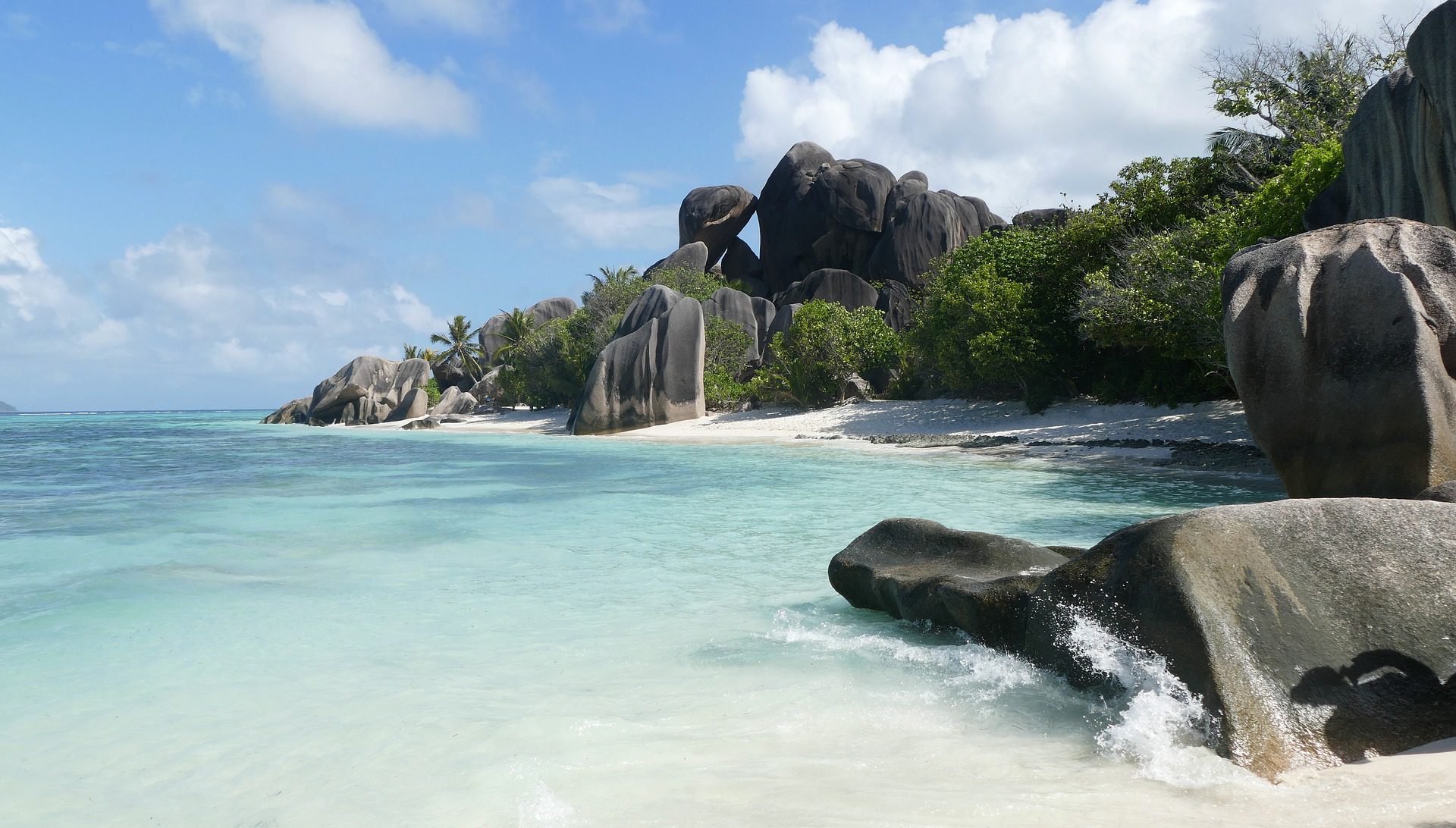 Eksotisk strand på Seychellerne
